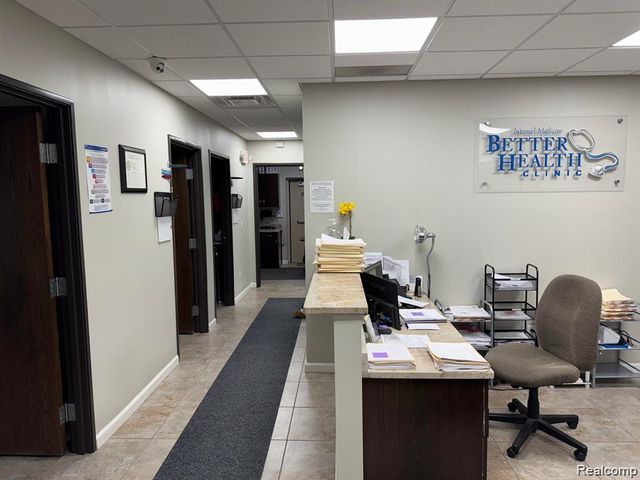 8275 N Wayne Road, Westland, MI 48185