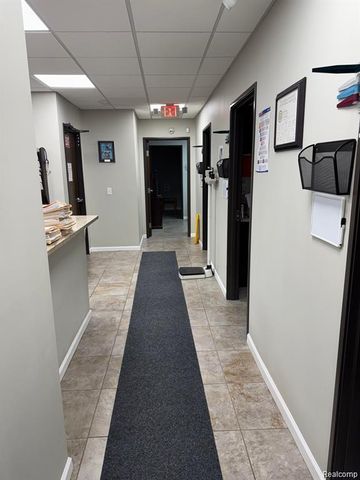 8275 N Wayne Road, Westland, MI 48185