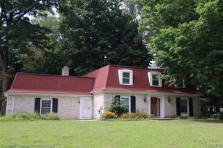 5435 S Sycamore Drive, Burton, MI 48509