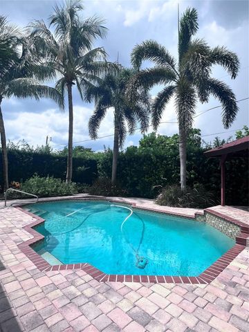 4215 Cleveland St, Hollywood, FL 33021