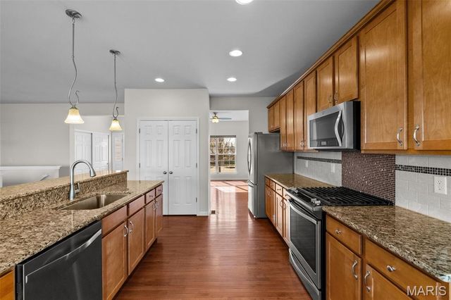 1560 Willowbrooke Manors Court, St Louis, MO 63146