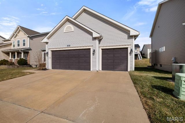 1560 Willowbrooke Manors Court, St Louis, MO 63146