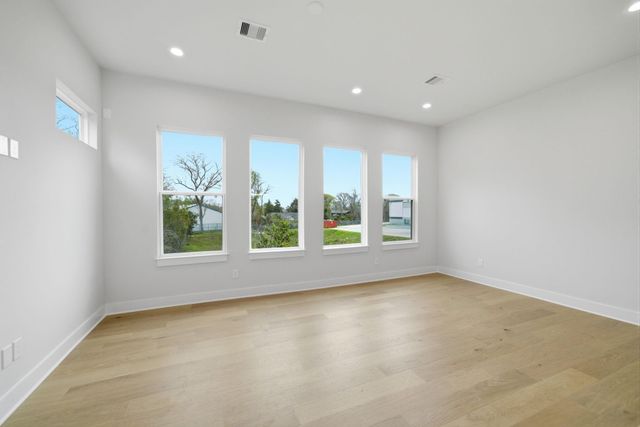 328 Janisch D, Houston, TX 77018