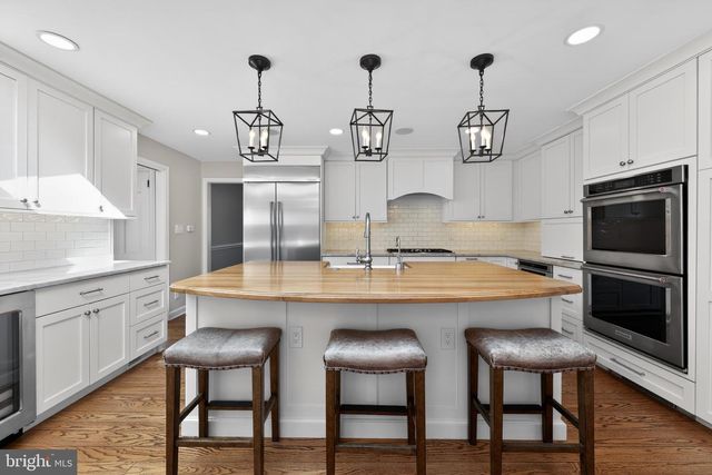 210 E OAK AVE, Moorestown, NJ 08057