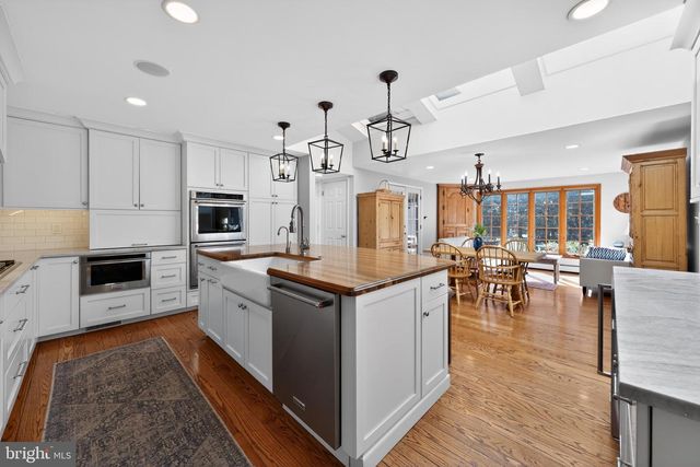 210 E OAK AVE, Moorestown, NJ 08057