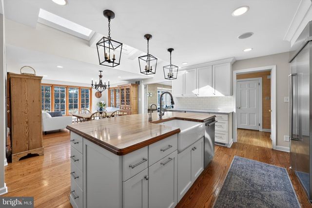 210 E OAK AVE, Moorestown, NJ 08057