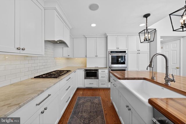 210 E OAK AVE, Moorestown, NJ 08057