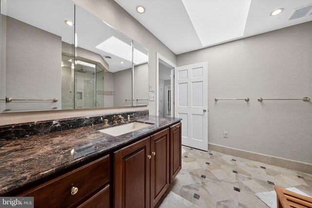 210 E OAK AVE, Moorestown, NJ 08057