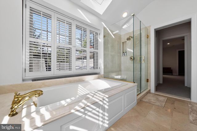 210 E OAK AVE, Moorestown, NJ 08057