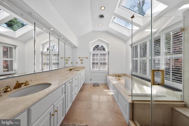 210 E OAK AVE, Moorestown, NJ 08057