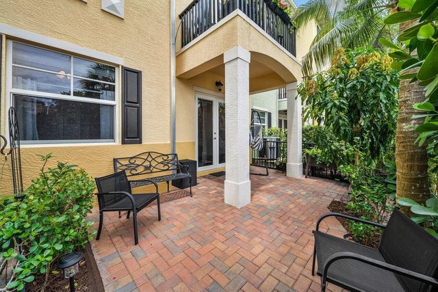 236 S Latitude Circle, Delray Beach, FL 33483