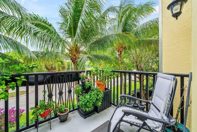 236 S Latitude Circle, Delray Beach, FL 33483
