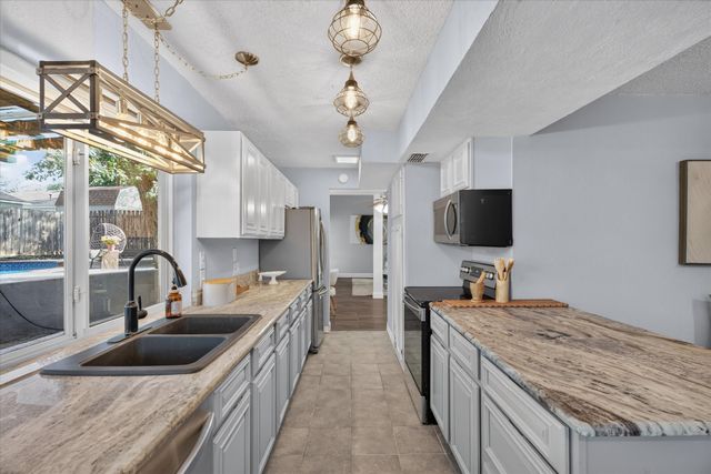 2801 Meandering Way, Bedford, TX 76021