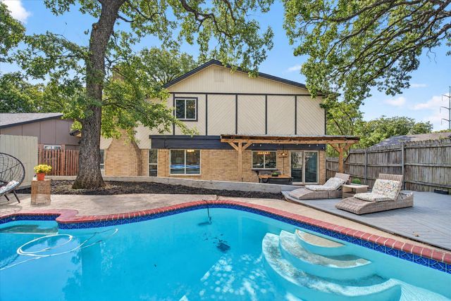2801 Meandering Way, Bedford, TX 76021