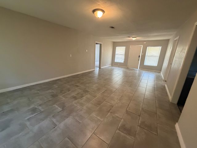 2663 Burton Avenue, Fort Worth, TX 76105