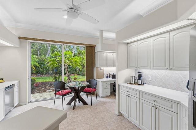 8669 54TH AVENUE CIRCLE E, Bradenton, FL 34211