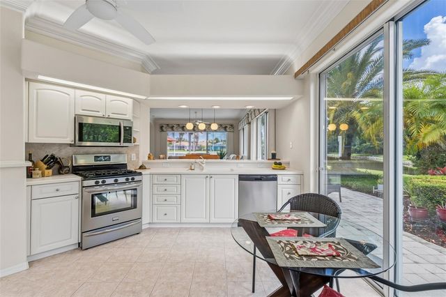 8669 54TH AVENUE CIRCLE E, Bradenton, FL 34211