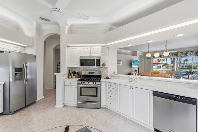 8669 54TH AVENUE CIRCLE E, Bradenton, FL 34211
