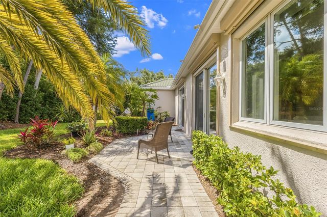 8669 54TH AVENUE CIRCLE E, Bradenton, FL 34211