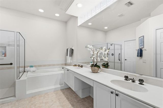 8669 54TH AVENUE CIRCLE E, Bradenton, FL 34211