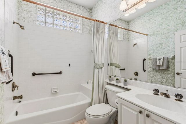 8669 54TH AVENUE CIRCLE E, Bradenton, FL 34211