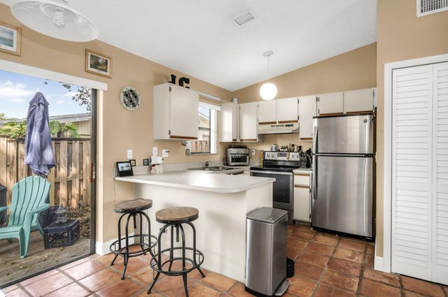 1010 NE 16th Street NE, Fort Lauderdale, FL 33304