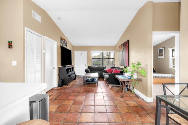 1010 NE 16th Street NE, Fort Lauderdale, FL 33304