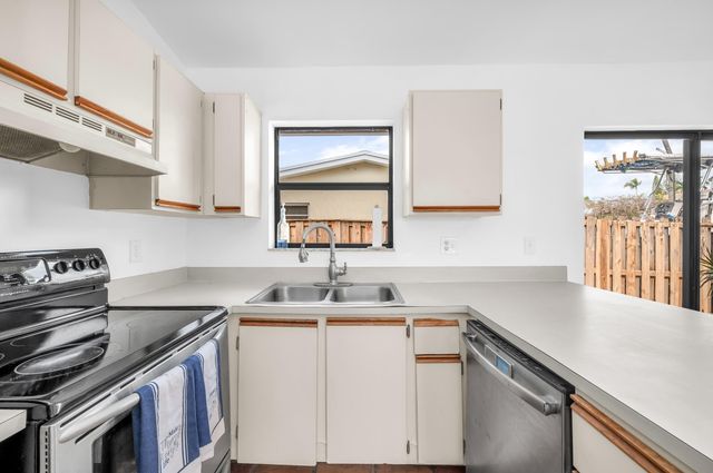 1010 NE 16th Street NE, Fort Lauderdale, FL 33304