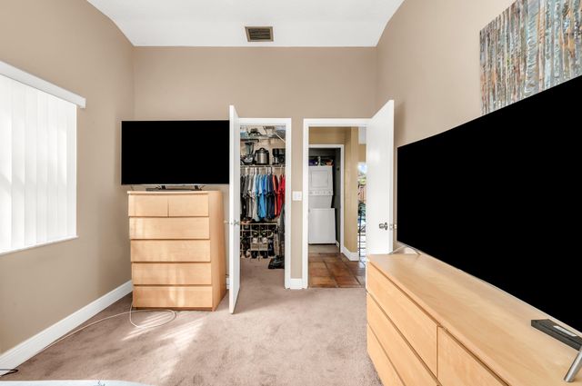 1010 NE 16th Street NE, Fort Lauderdale, FL 33304