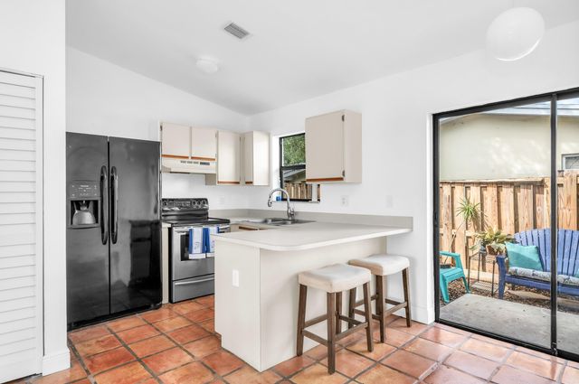 1010 NE 16th Street NE, Fort Lauderdale, FL 33304