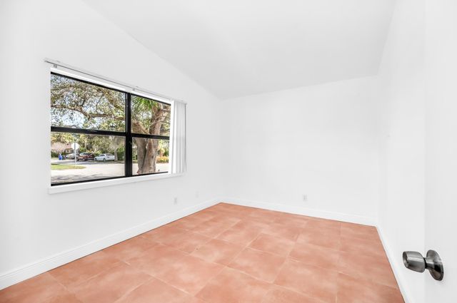 1010 NE 16th Street NE, Fort Lauderdale, FL 33304