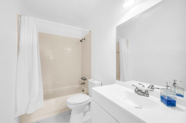 1010 NE 16th Street NE, Fort Lauderdale, FL 33304