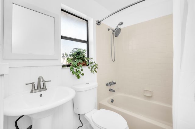 1010 NE 16th Street NE, Fort Lauderdale, FL 33304