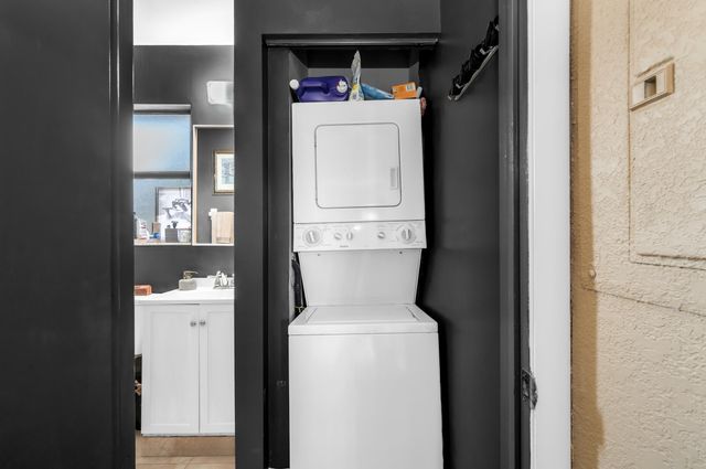 1010 NE 16th Street NE, Fort Lauderdale, FL 33304