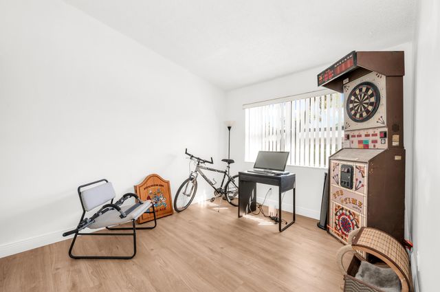 1010 NE 16th Street NE, Fort Lauderdale, FL 33304