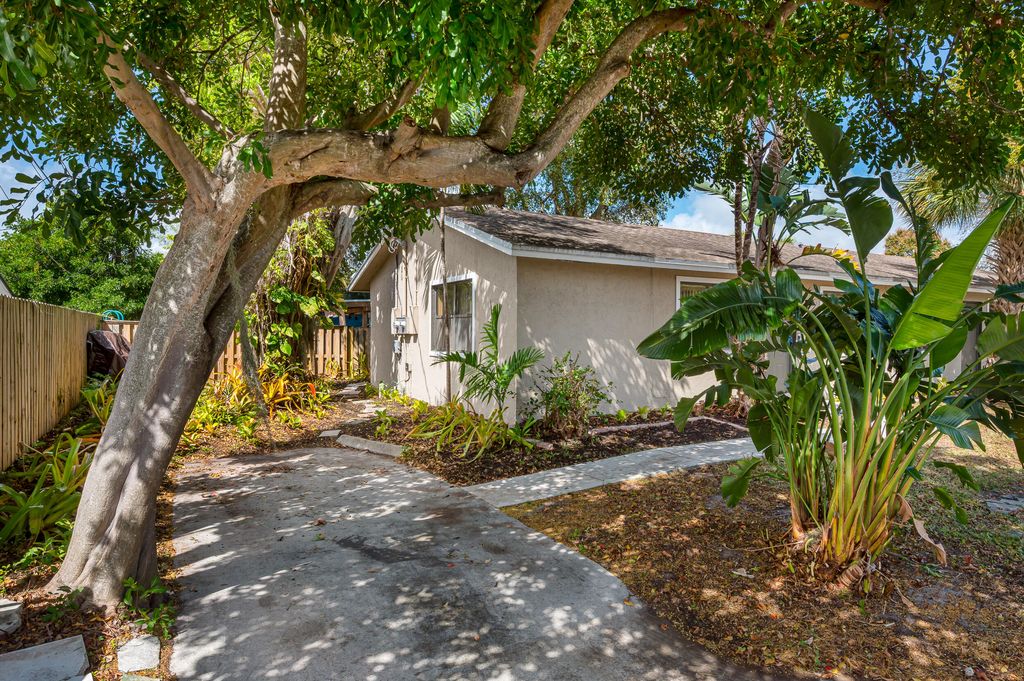 1010 NE 16th Street NE, Fort Lauderdale, FL 33304