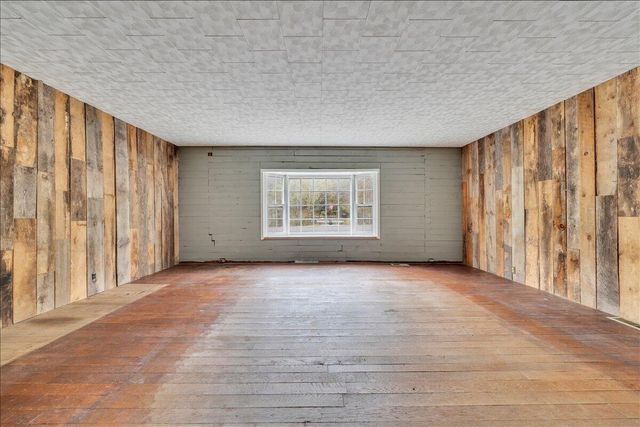 3617 Midland TRL, Covington, VA 24426