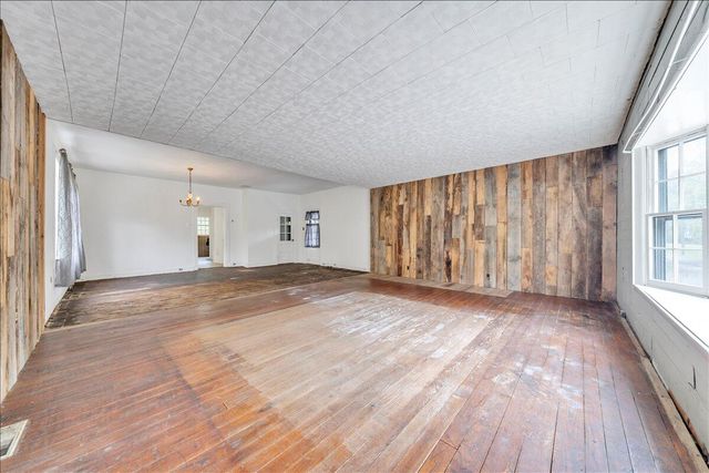 3617 Midland TRL, Covington, VA 24426