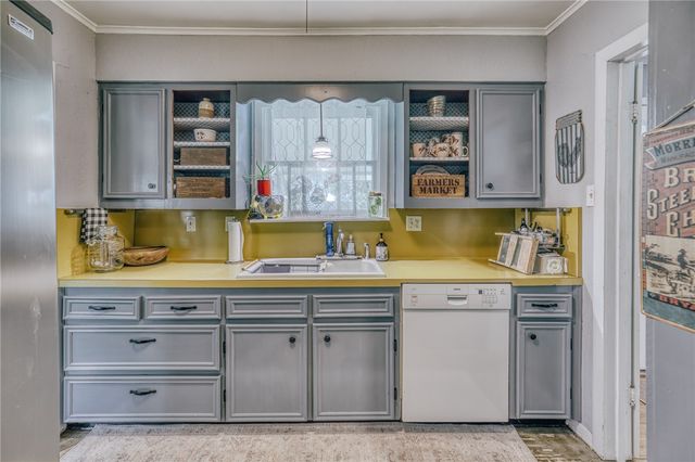 601 South Masonic Street, Bellville, TX 77418