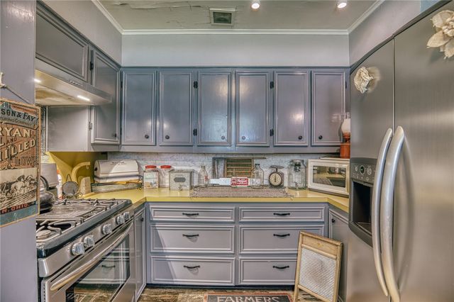 601 South Masonic Street, Bellville, TX 77418