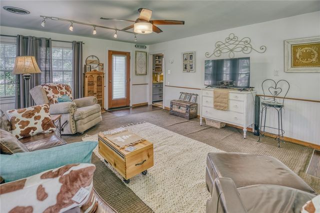 601 South Masonic Street, Bellville, TX 77418