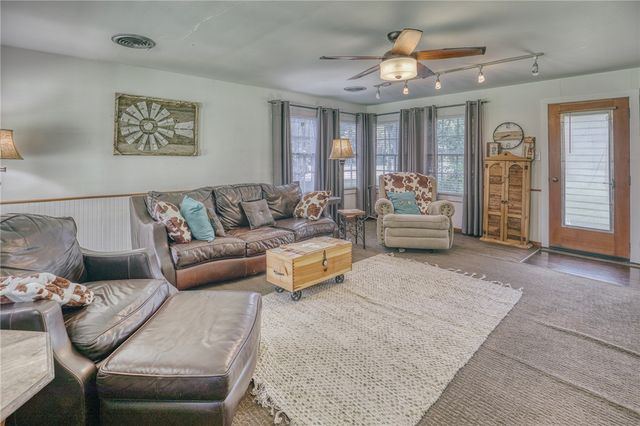 601 South Masonic Street, Bellville, TX 77418