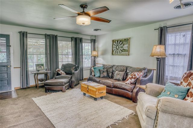 601 South Masonic Street, Bellville, TX 77418