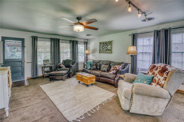 601 South Masonic Street, Bellville, TX 77418