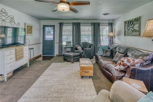 601 South Masonic Street, Bellville, TX 77418