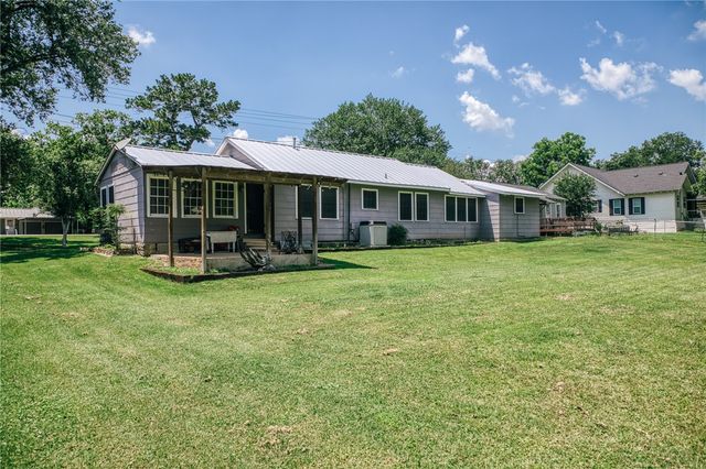 601 South Masonic Street, Bellville, TX 77418