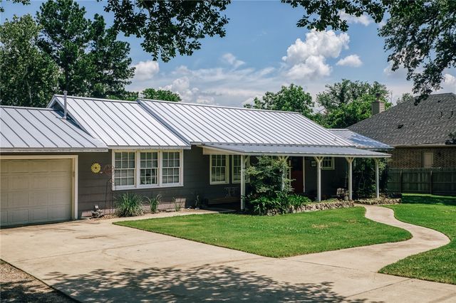 601 South Masonic Street, Bellville, TX 77418