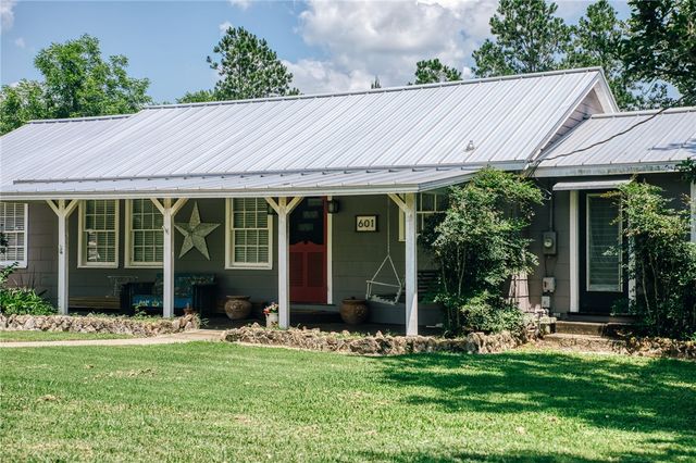 601 South Masonic Street, Bellville, TX 77418
