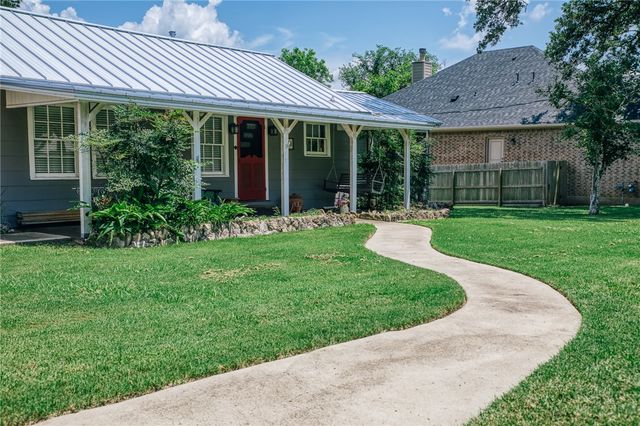 601 South Masonic Street, Bellville, TX 77418