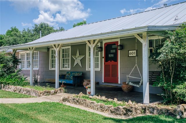 601 South Masonic Street, Bellville, TX 77418